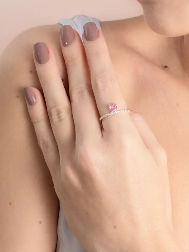 Anel de Prata 925 com Zircônias e Coração Zircônia Rosa