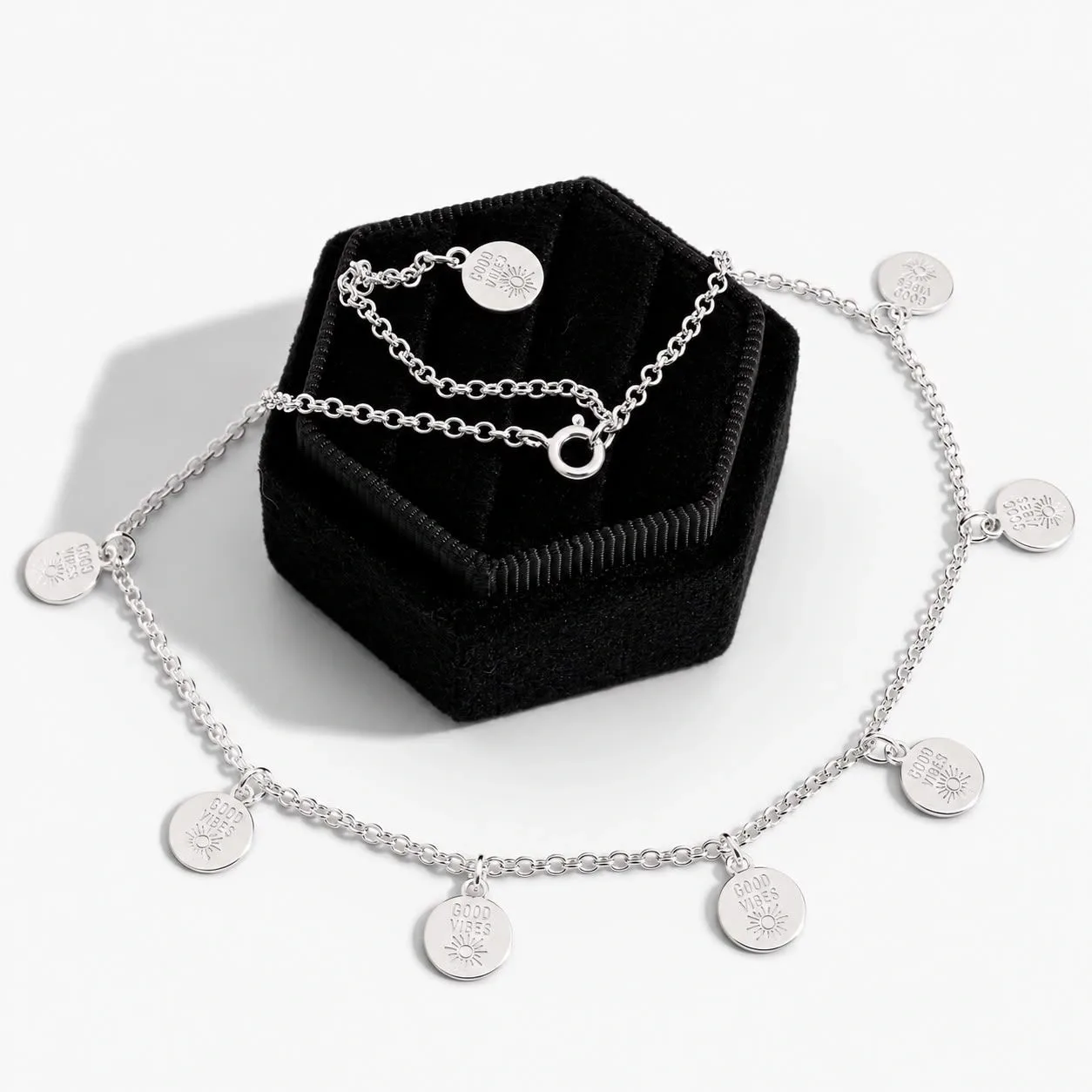 Choker Medalhas Good Vibes