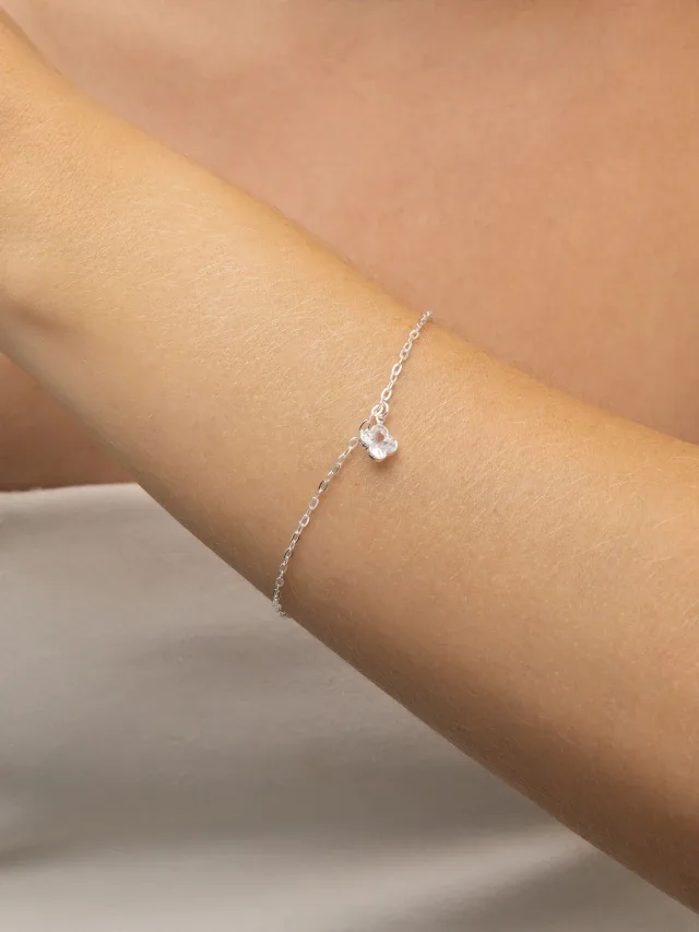 Pulseira de Prata 925 com Pingente Ponto de Luz Formato Trevo