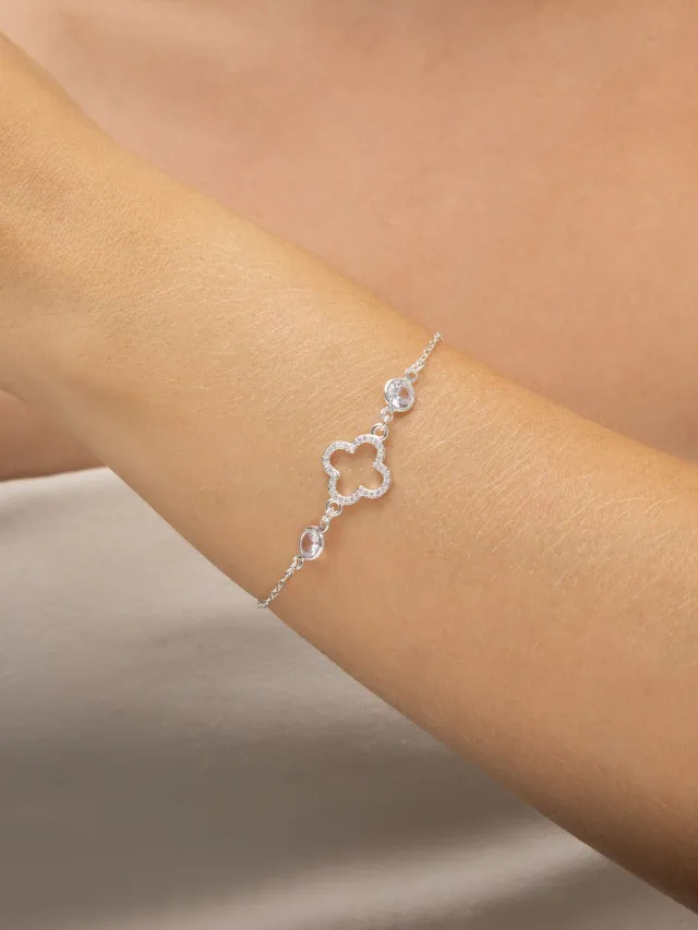 Pulseira de Prata 925 Trevo Vazado Cravejado com Zircônias e Pontos de Luz