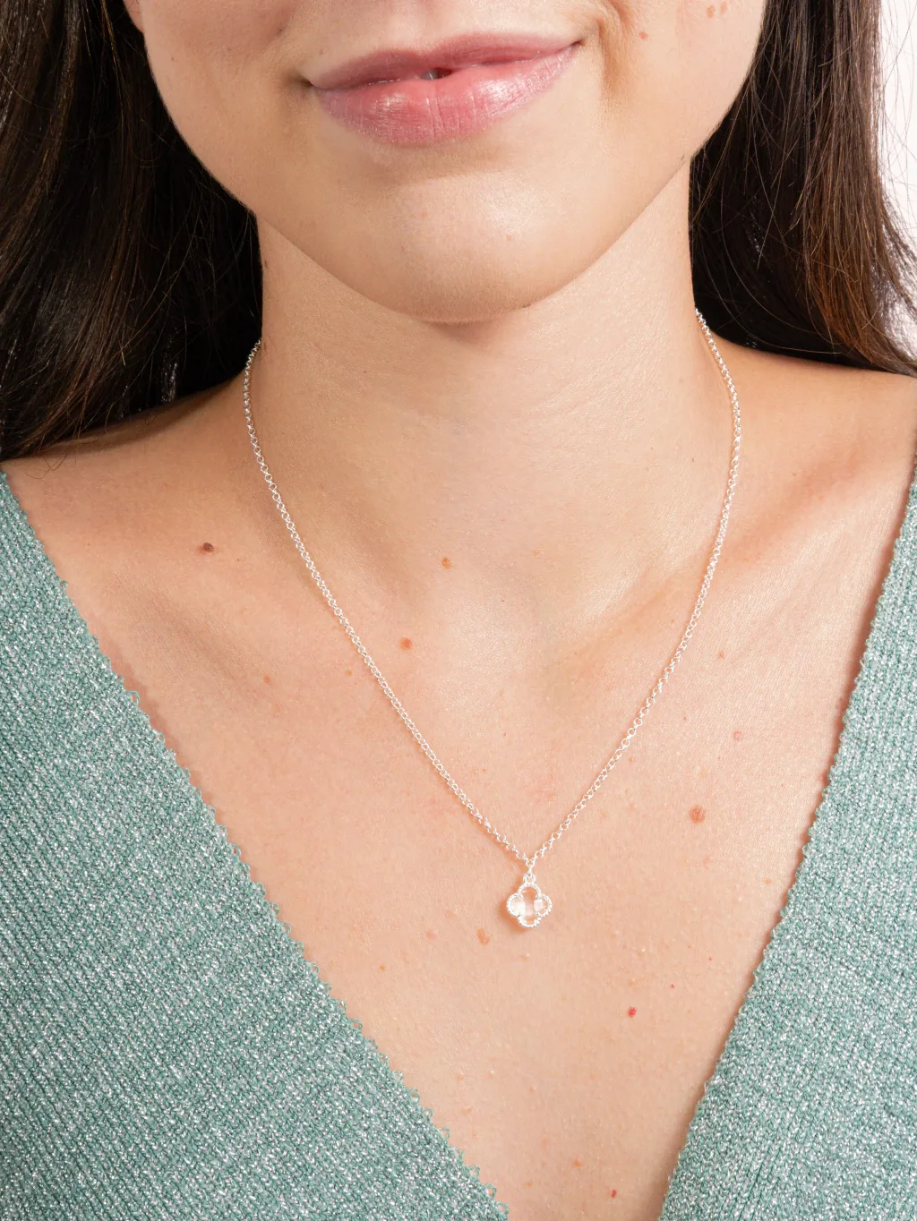Colar de Prata 925 Trevo Detalhado Branco Pequeno