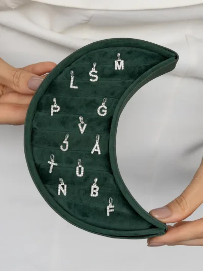 Pingente de Prata 9245 Letra Minimalista Cravejada — foto 2