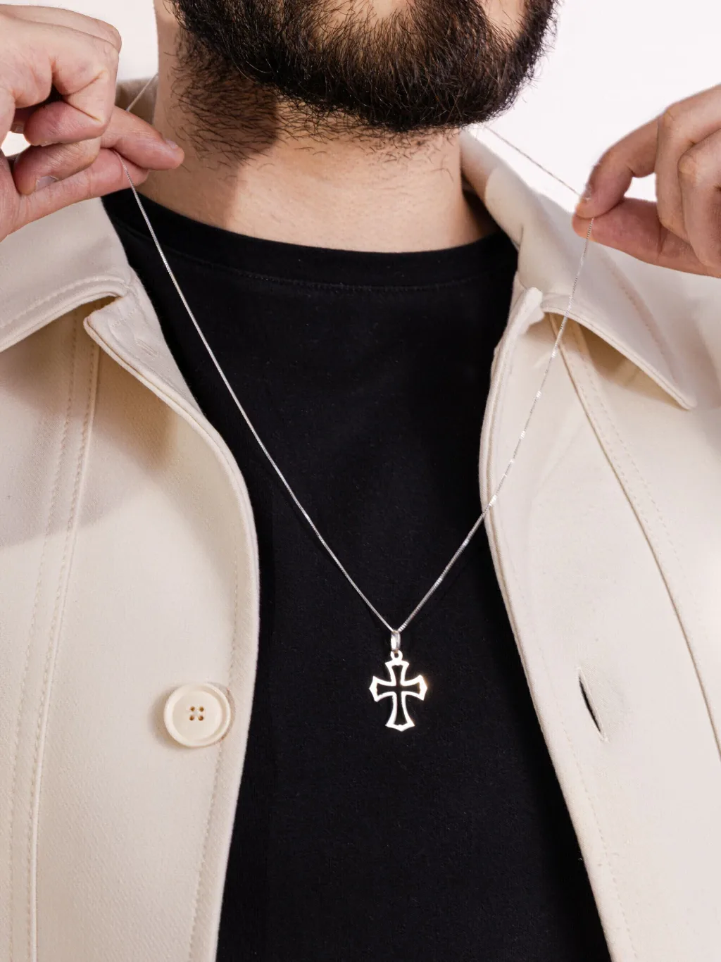 Colar de Prata 925 Masculino Pingente Cruz Vazada Média