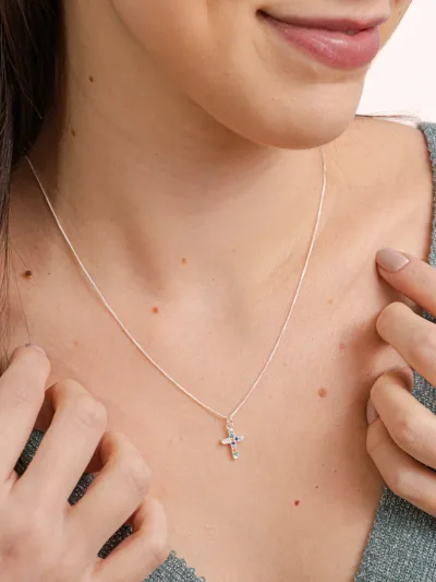 Colar de Prata 925 Mini Cruz com Zircônias Coloridas — foto 1
