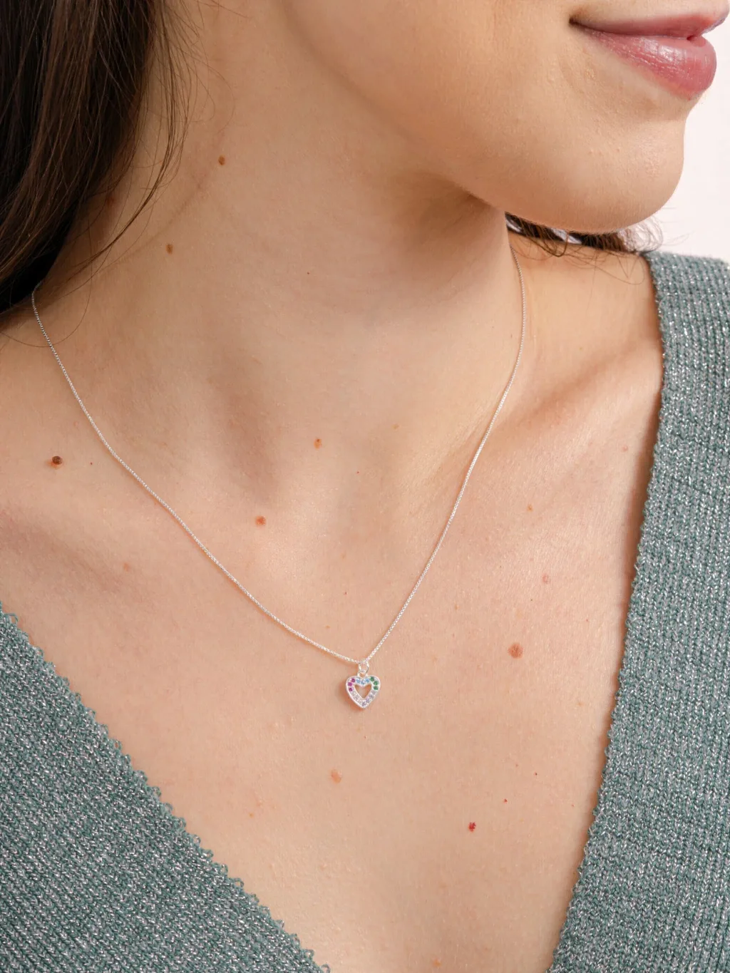 Colar de Prata 925 Coração Delicado Cravejado Com Zircônias Coloridas