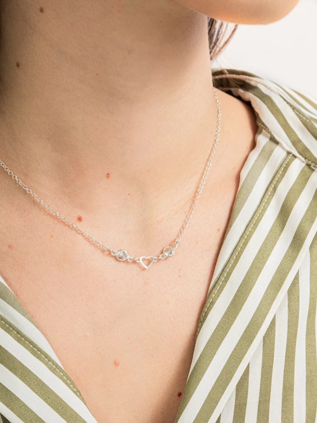 Colar de Prata 925 Pingente Coração e Pontos de Luz