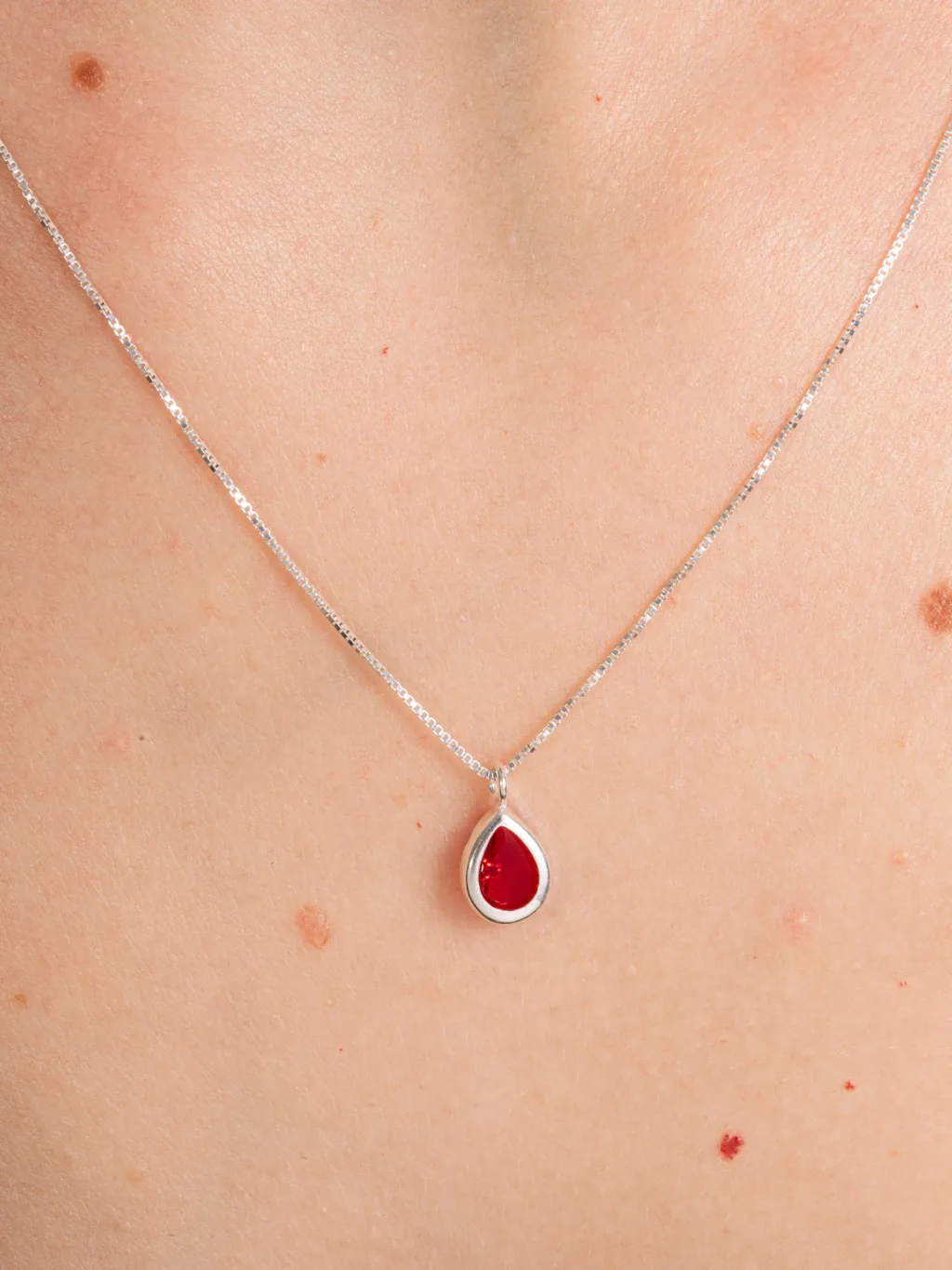 Colar de Prata 925 Zircônia Gota Vermelho Cravação Inglesa