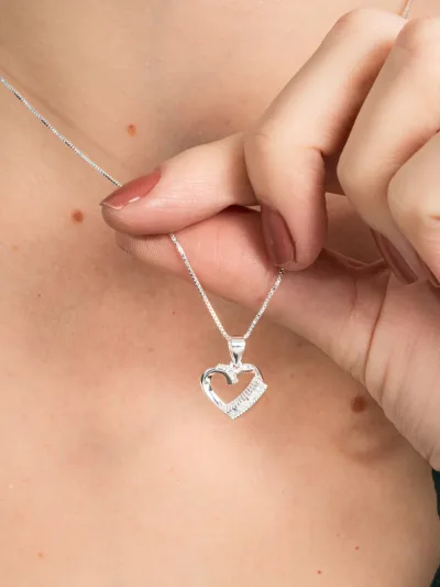 Colar de Prata 925 Pingente Coração com Detalhes em Zircônias — foto 2