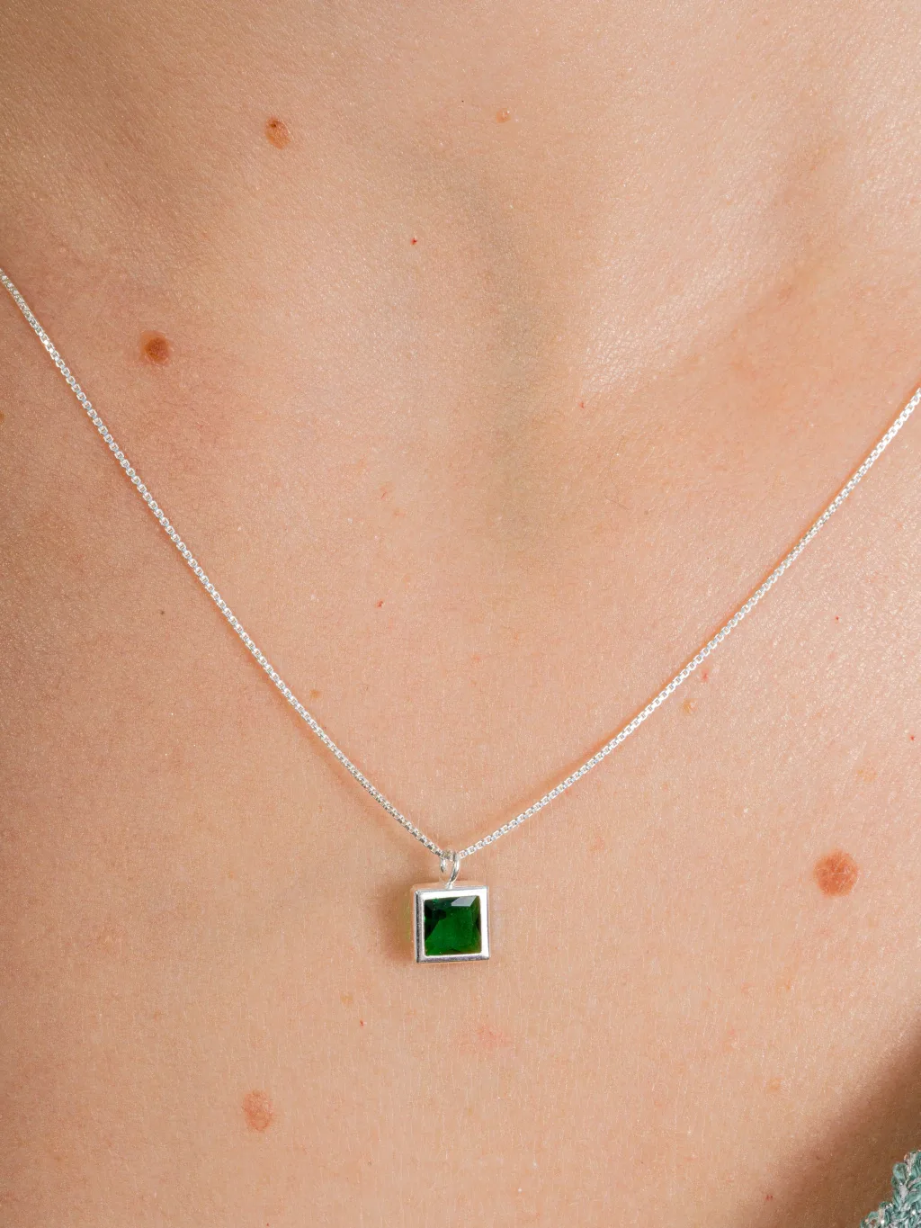 Colar de Prata 925 Zircônia Quadrada Verde Escuro Cravação Inglesa 7mm