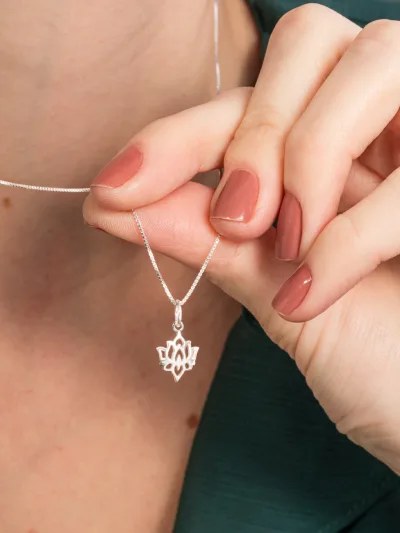 Colar de Prata 925 Pingente Mini Flor de Lótus — foto 2