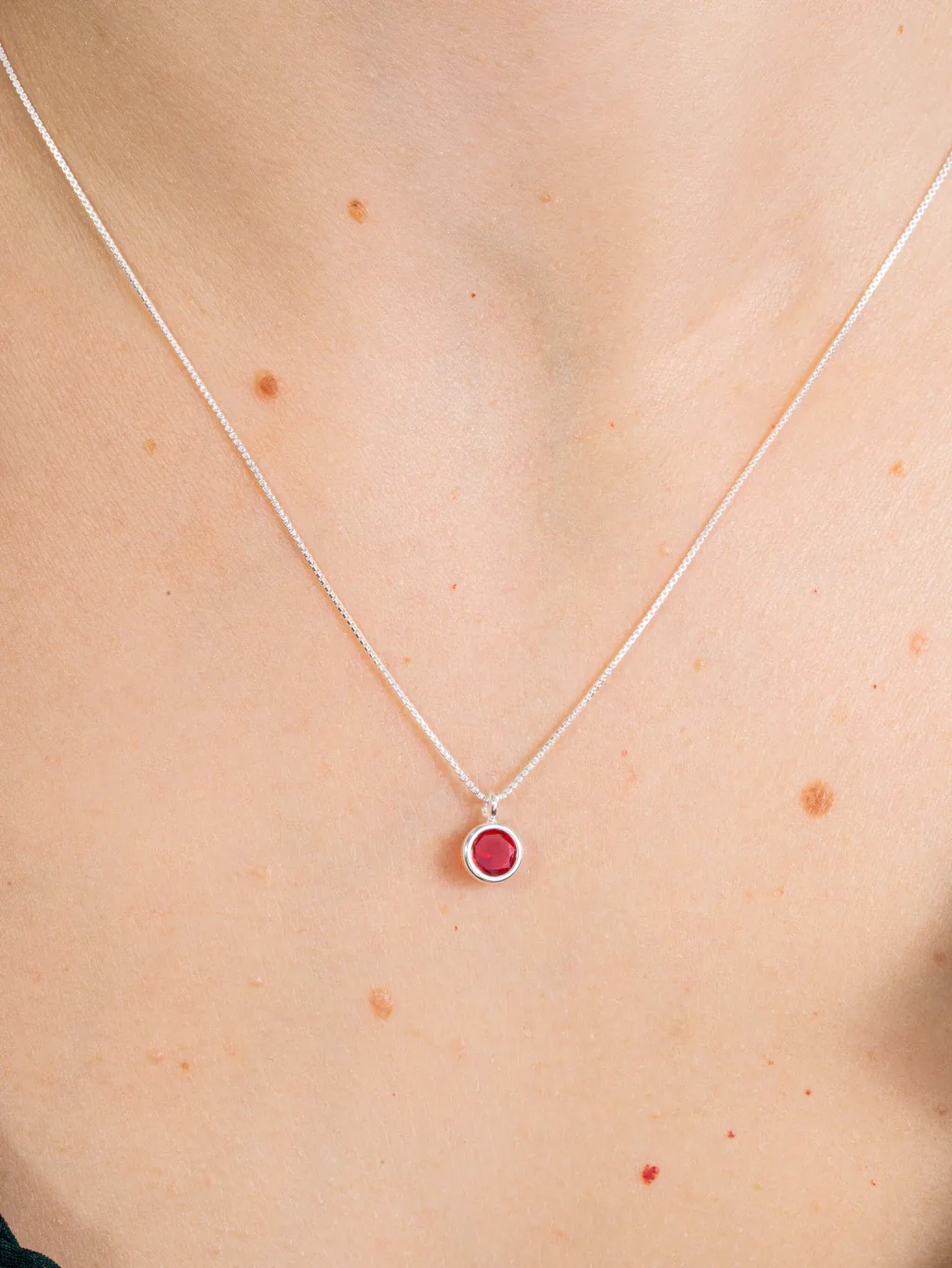 Colar de Prata 925 Zircônia Redonda Vermelho Cravação Inglesa