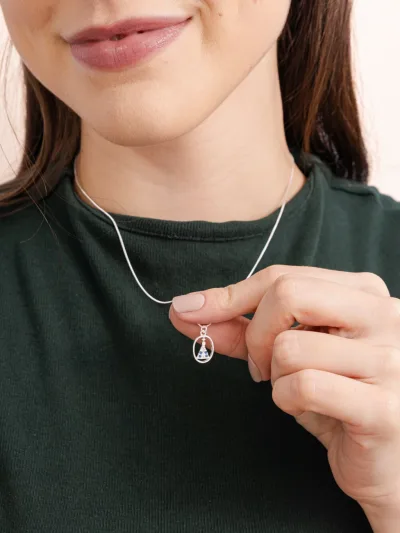 Colar de Prata 925 Nossa Senhora Oval Com Zircônias Azuis — foto 1