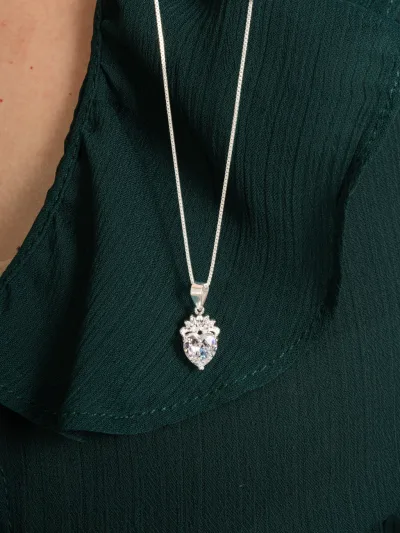 Colar de Prata 925 Com Pingente Coração Branco e Zircônias Detalhadas — foto 2